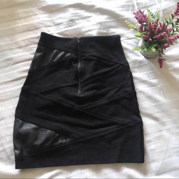 ARITZIA TALULA MINI FAUX LEATHER PATCH SKIRT - Picture 2 of 4